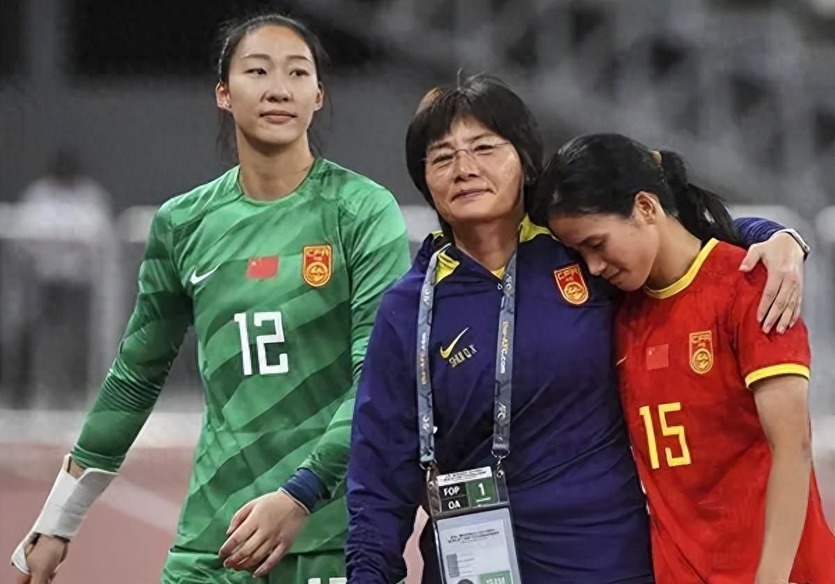 中国女足惨败12小时！足协深夜发声耐人寻味，水庆霞下课谜底揭晓-中国女足水庆霞采访