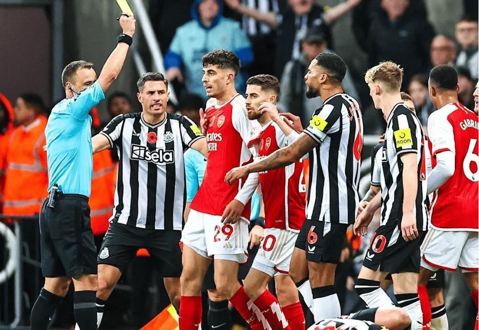 0-1！阿森纳不败金身告破，被曼城拉开3分差距，纽卡进球引发争议-阿森纳曼城联赛杯