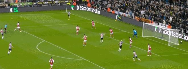 0-1！阿森纳不败金身告破，被曼城拉开3分差距，纽卡进球引发争议-阿森纳曼城联赛杯