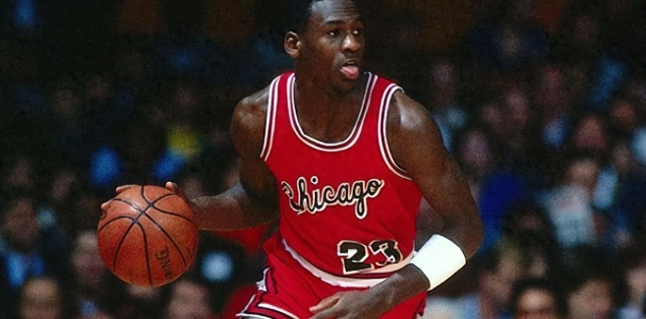 乔丹能够称霸NBA，不是因为对手太弱，而是自己太强，众生皆屈服-乔丹的篮球水平怎么样