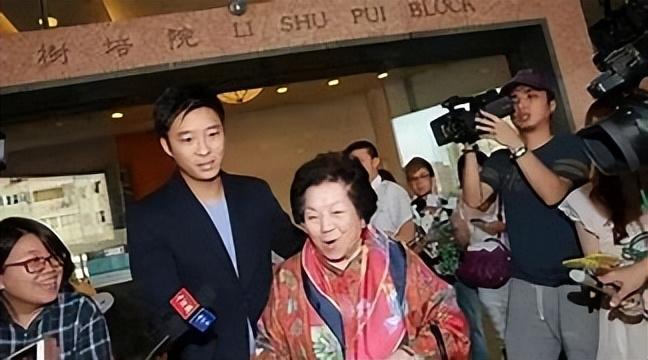 霍启山曾与章子怡谈恋爱，而现在又开始追求小他25岁的张雨菲-霍启山的前女友是章子怡吗