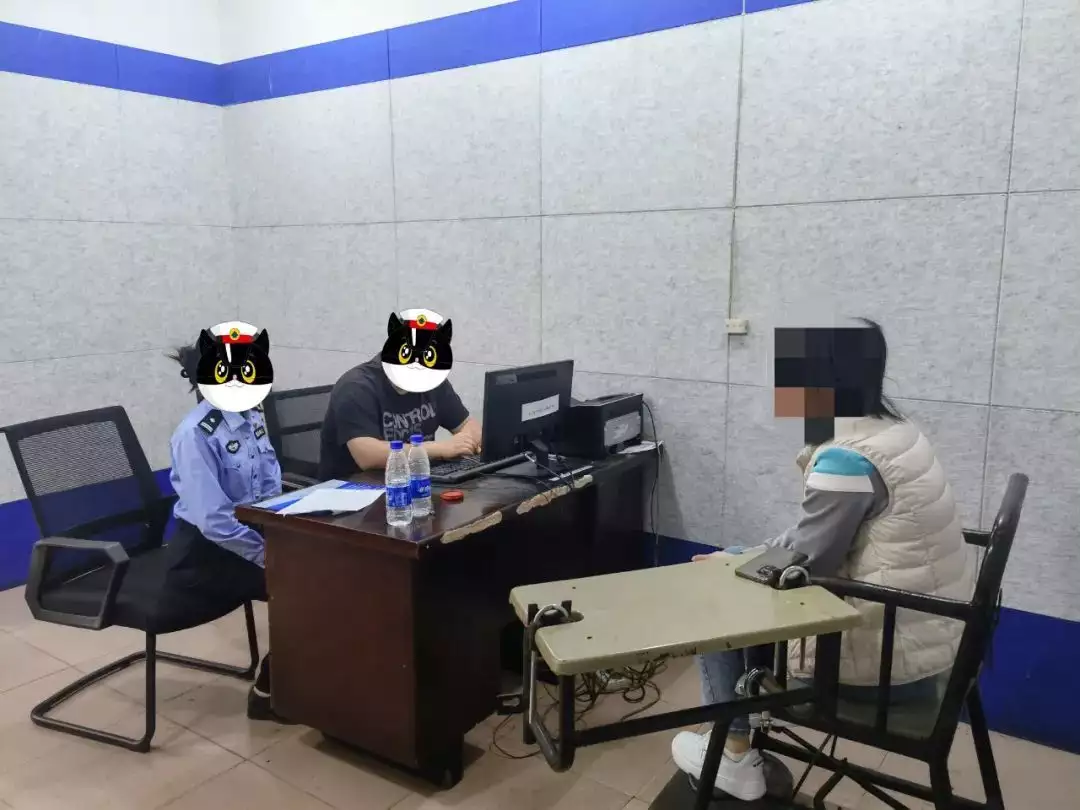 人在国内，护照七进七出？