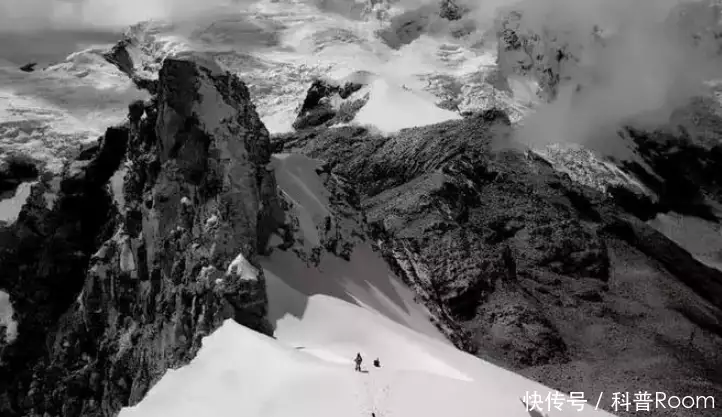 梅里雪山事件，一次被诅咒的登山行动，死者深埋雪山多年才被发现