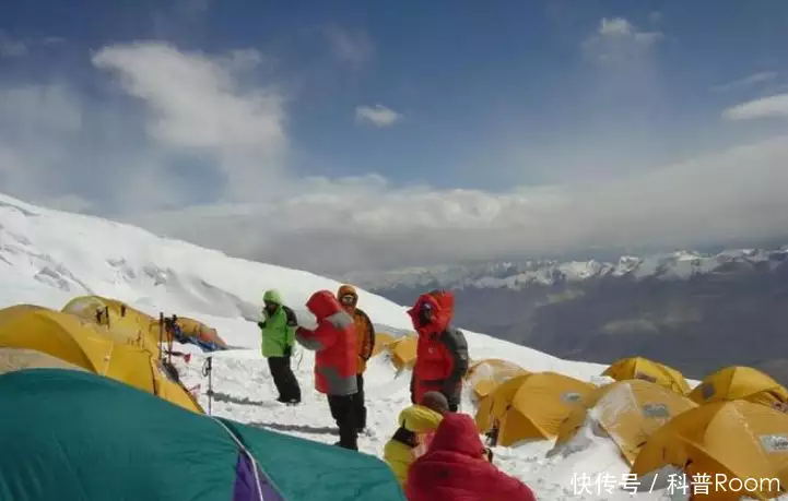 梅里雪山事件，一次被诅咒的登山行动，死者深埋雪山多年才被发现