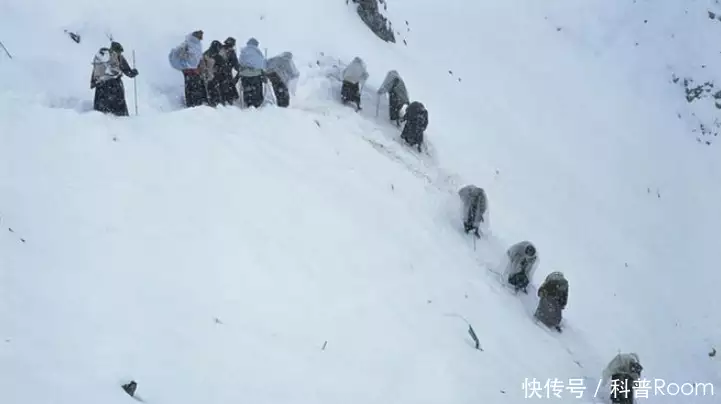 梅里雪山事件，一次被诅咒的登山行动，死者深埋雪山多年才被发现