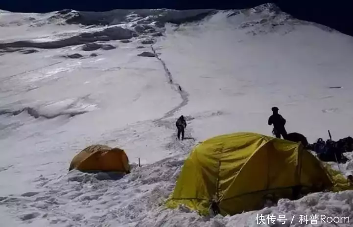 梅里雪山事件，一次被诅咒的登山行动，死者深埋雪山多年才被发现