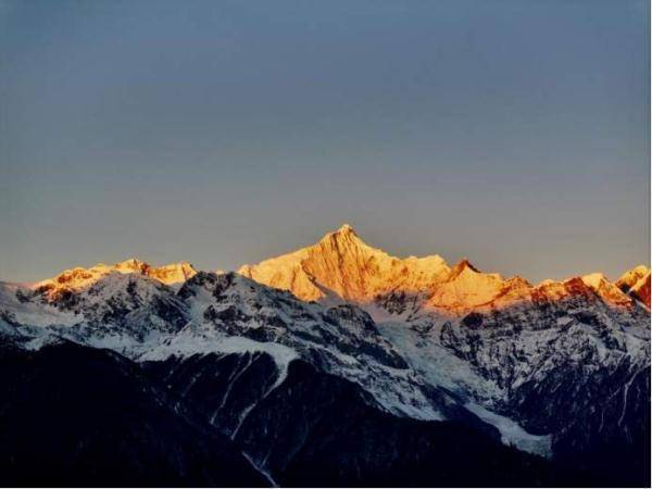 观云台 | 遇见幸运！新年梅里雪山首个“日照金山”-梅里雪山看日照金山
