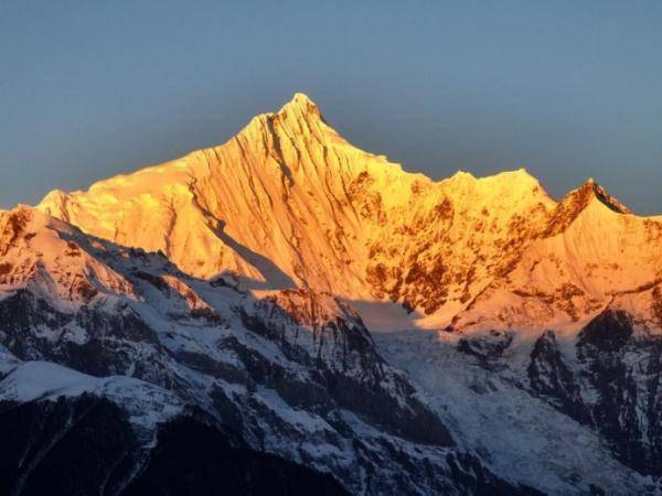 观云台 | 遇见幸运！新年梅里雪山首个“日照金山”-梅里雪山看日照金山