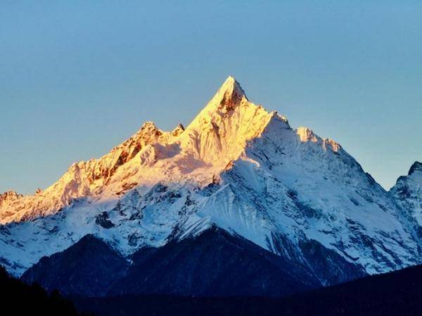 观云台 | 遇见幸运！新年梅里雪山首个“日照金山”-梅里雪山看日照金山