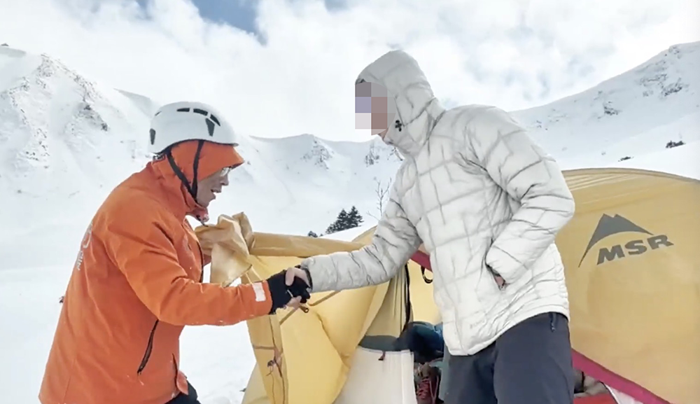 两游客被困梅里雪山“虫草线”，迪庆消防-27℃中极限救援-迪庆梅里雪山天气预报