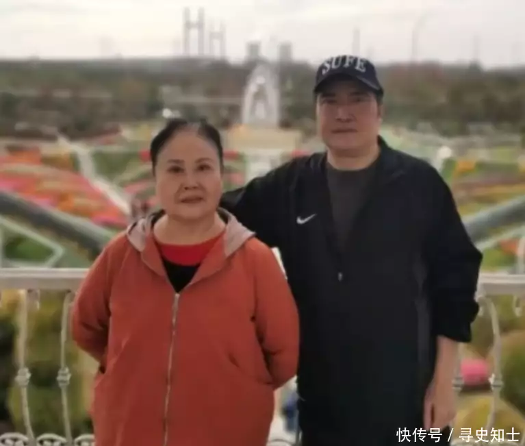 重庆一女子裸辞百万年薪，陪伴68岁患病母亲四处旅游：怕她忘了我