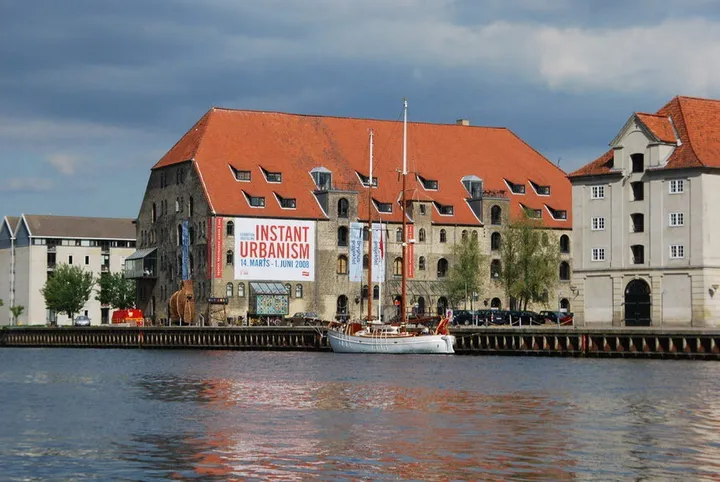 在丹麦首都哥本哈根想要看人文景点，那么要如何规划路线-丹麦首都哥本哈根的电话号码