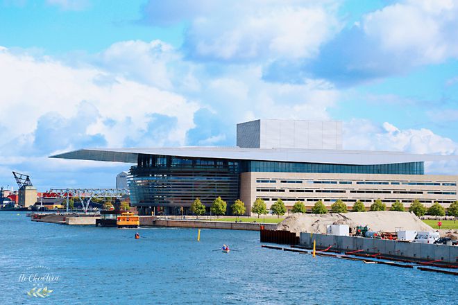 哥本哈根美丽的滨海公园，藏着世界著名雕塑，游客都喜欢来打卡-哥本哈根水族馆