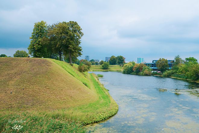 哥本哈根美丽的滨海公园，藏着世界著名雕塑，游客都喜欢来打卡-哥本哈根水族馆