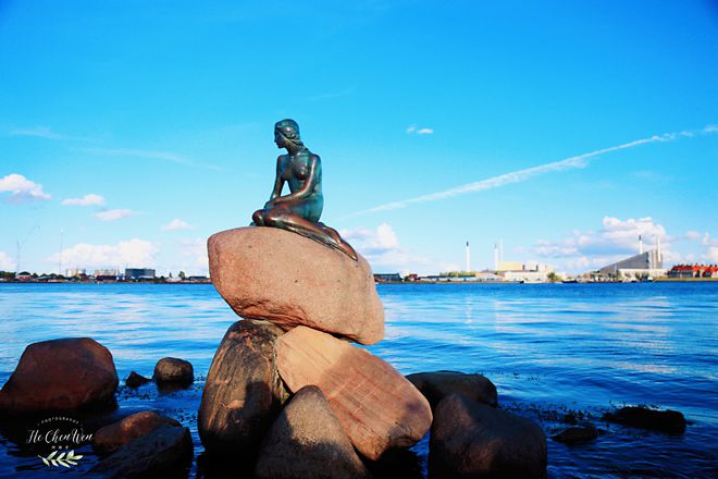 哥本哈根美丽的滨海公园，藏着世界著名雕塑，游客都喜欢来打卡-哥本哈根水族馆