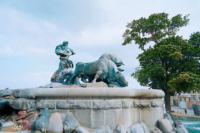 哥本哈根美丽的滨海公园，藏着世界著名雕塑，游客都喜欢来打卡-哥本哈根水族馆