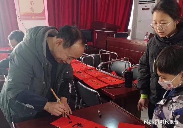 写春联与贴春联-写春联与贴春联一样吗