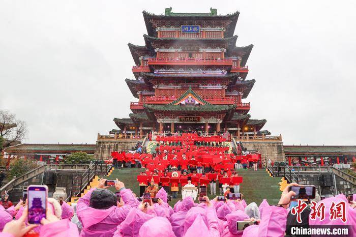 （新春走基层）立春时节 上千人齐聚南昌滕王阁诵读《滕王阁序》-古诗滕王阁诗朗诵视频大全