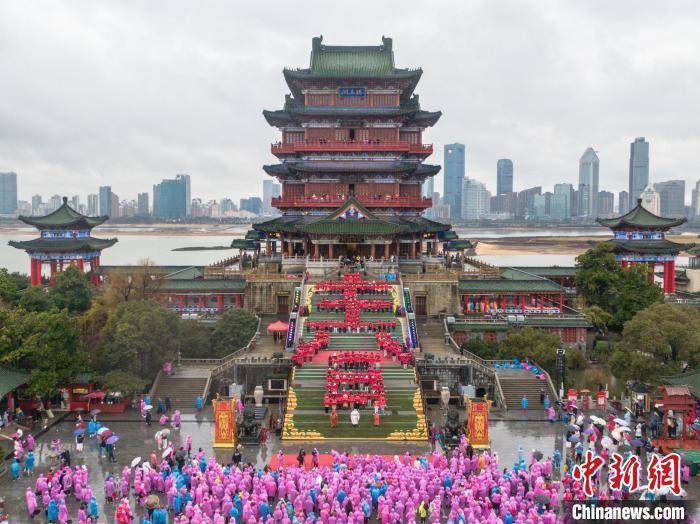 （新春走基层）立春时节 上千人齐聚南昌滕王阁诵读《滕王阁序》-古诗滕王阁诗朗诵视频大全