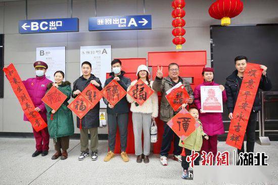 武汉地铁黄鹤楼下送祝福-武汉黄鹤楼在地铁几号线