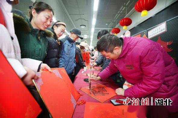 武汉地铁黄鹤楼下送祝福-武汉黄鹤楼在地铁几号线