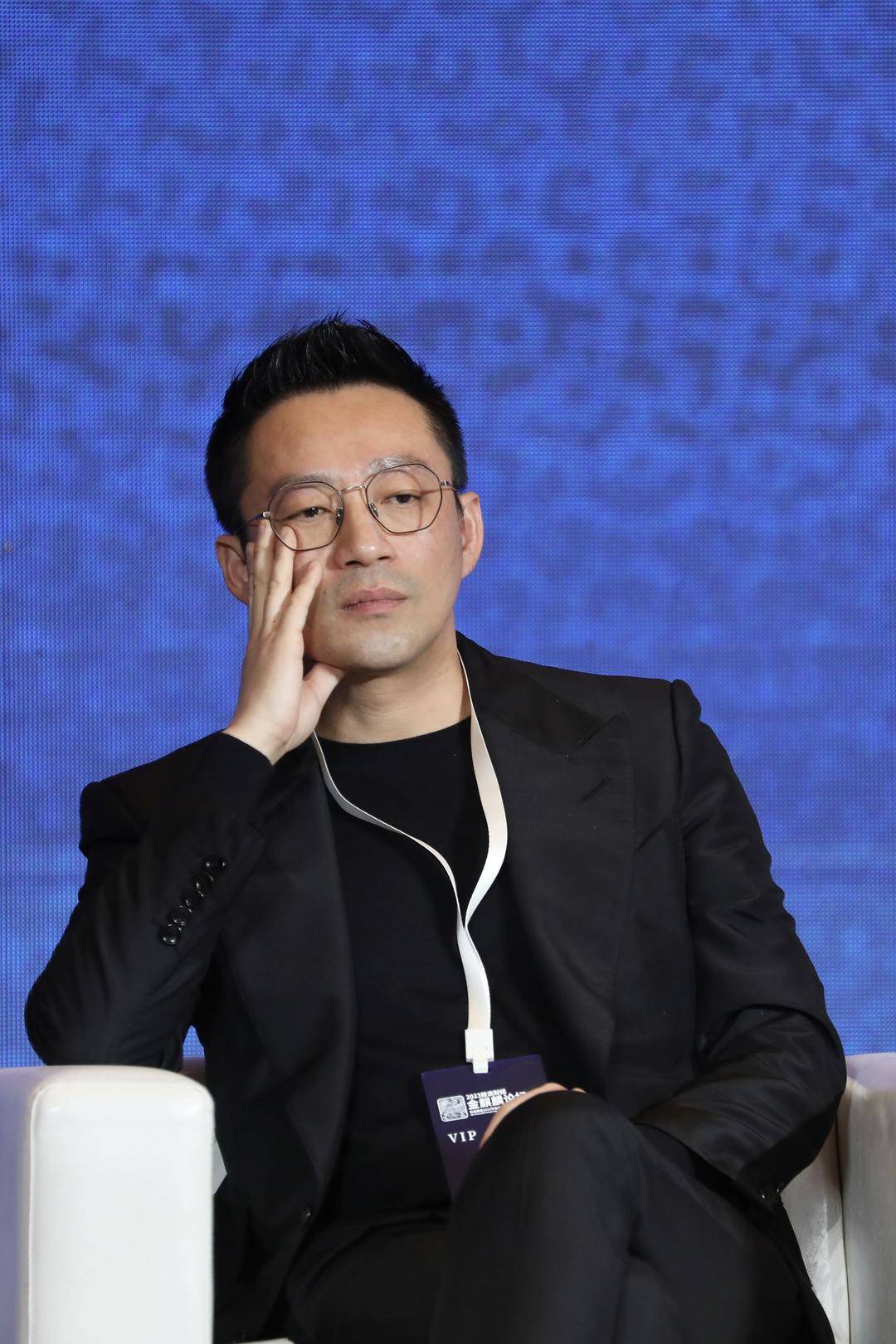 汪小菲公开离婚协议书泄露大S信息遭起诉-汪小菲访谈节目很爱大s