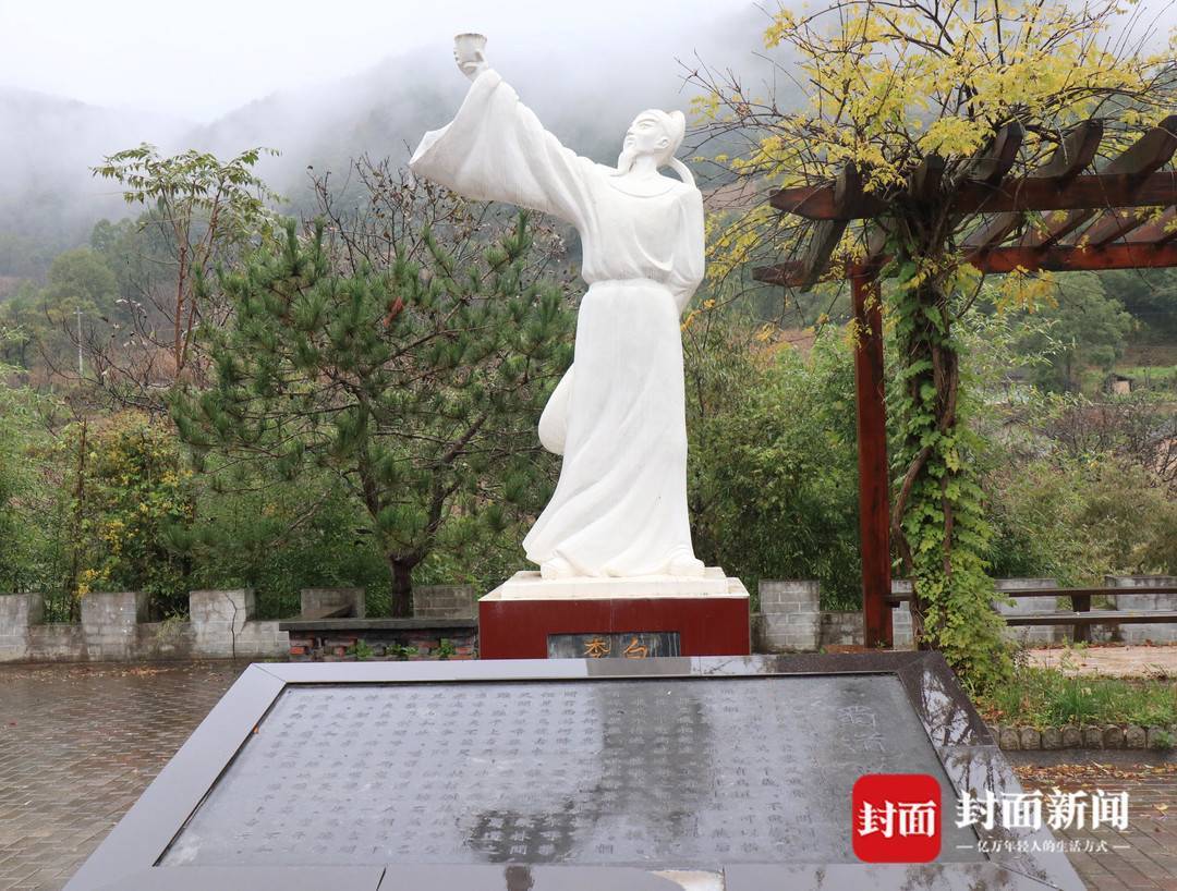 青泥何盘盘 走进《蜀道难》中百步九折的青泥岭｜寻路蜀道-青泥何盘盘的翻译