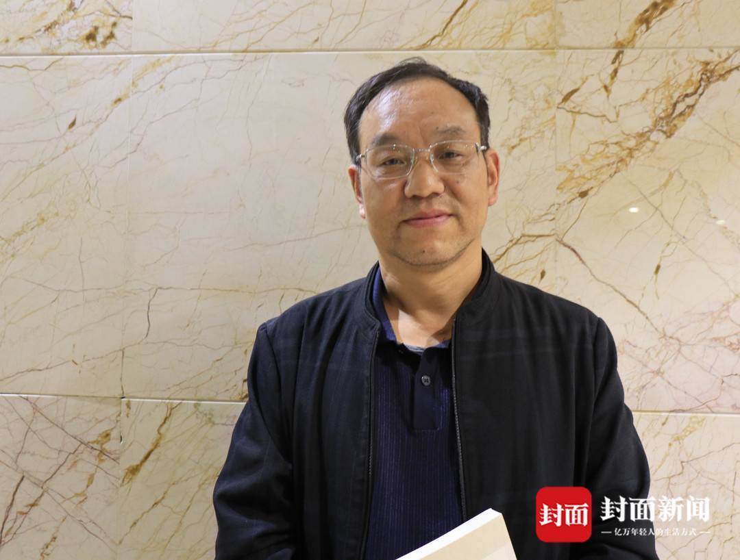 青泥何盘盘 走进《蜀道难》中百步九折的青泥岭｜寻路蜀道-青泥何盘盘的翻译