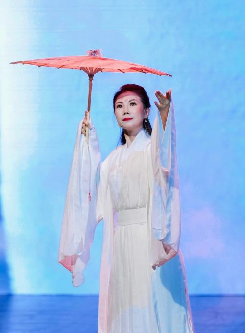 隋源唱诵《蒹葭》惊艳新华视点