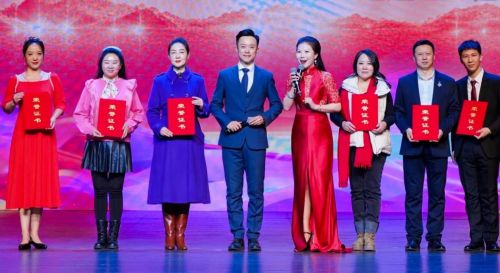 隋源唱诵《蒹葭》惊艳新华视点