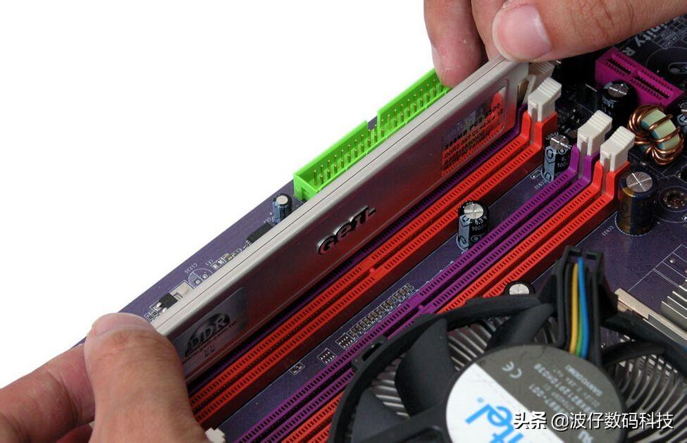 主板上这多扩展插槽，都是干什么用的，看了不后悔-主板扩展插槽有哪些,其作用是干什么的?