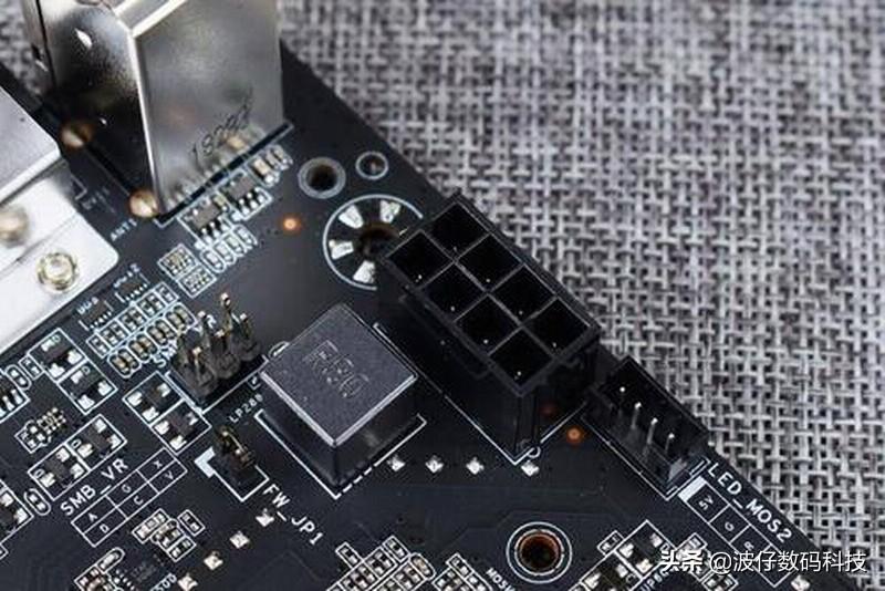 主板上这多扩展插槽，都是干什么用的，看了不后悔-主板扩展插槽有哪些,其作用是干什么的?