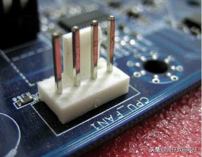 主板上这多扩展插槽，都是干什么用的，看了不后悔-主板扩展插槽有哪些,其作用是干什么的?