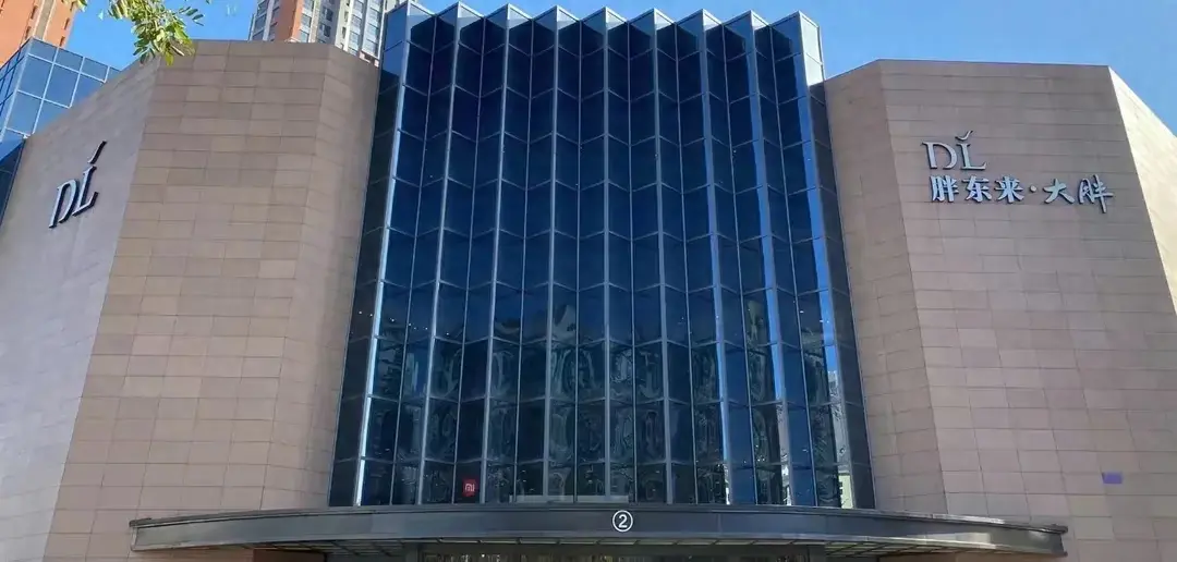 闹大了！许昌酒店被胖东来“带坏” 保安半夜给住宿客人洗车！