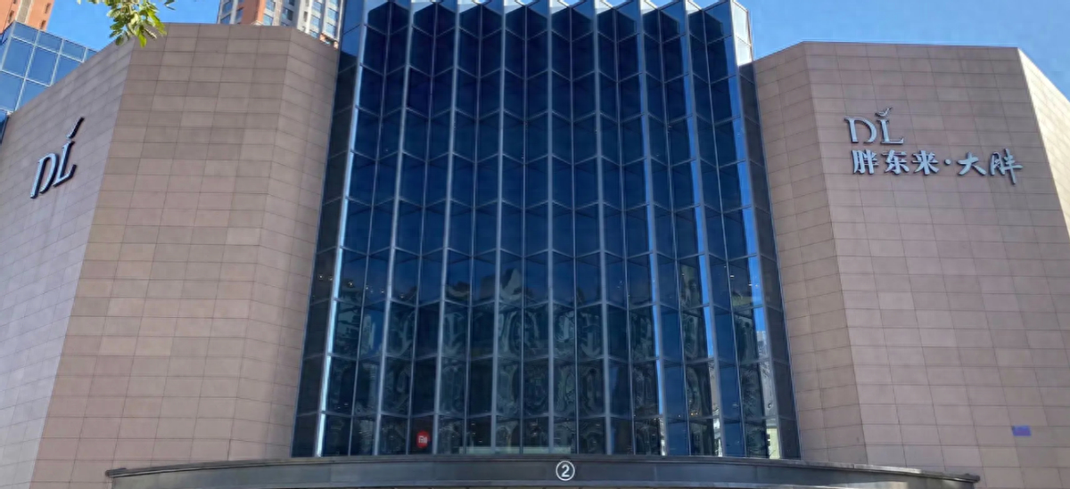 闹大了！许昌酒店被胖东来“带坏” 保安半夜给住宿客人洗车