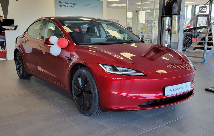 假期购车指南：理想/吉利/特斯拉打价格战，银河L6跌破10万