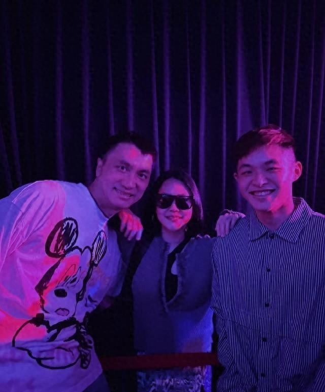 大S两度现身具俊晔庆功宴，菜色惹争议，网友：赚得还不够庆功！