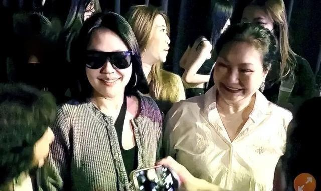 大S两度现身具俊晔庆功宴，菜色惹争议，网友：赚得还不够庆功！