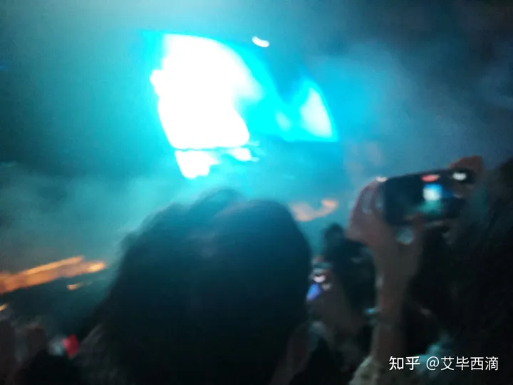 如何评价华晨宇 11 月 28 日举办的「火星演唱会」？