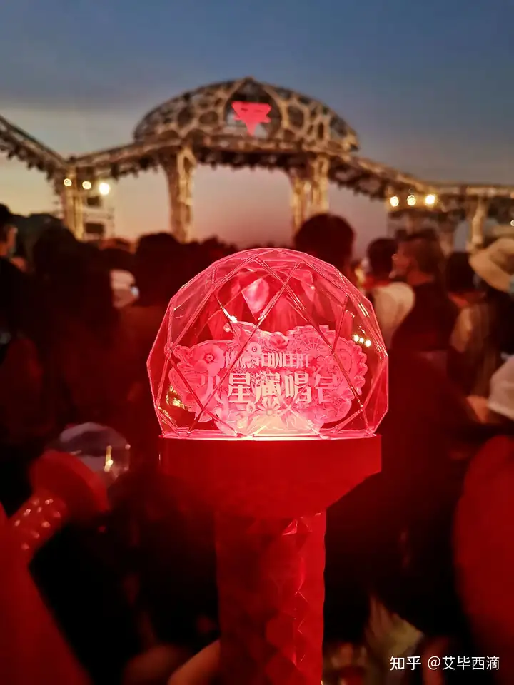 如何评价华晨宇 11 月 28 日举办的「火星演唱会」？