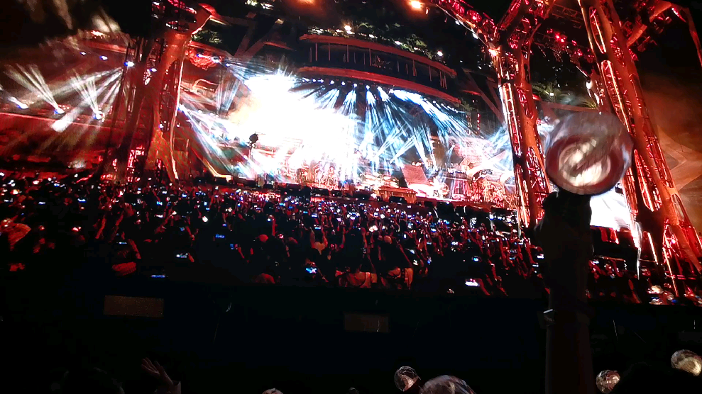 如何评价华晨宇 11 月 28 日举办的「火星演唱会」？