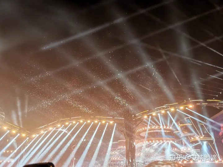 如何评价华晨宇 11 月 28 日举办的「火星演唱会」？