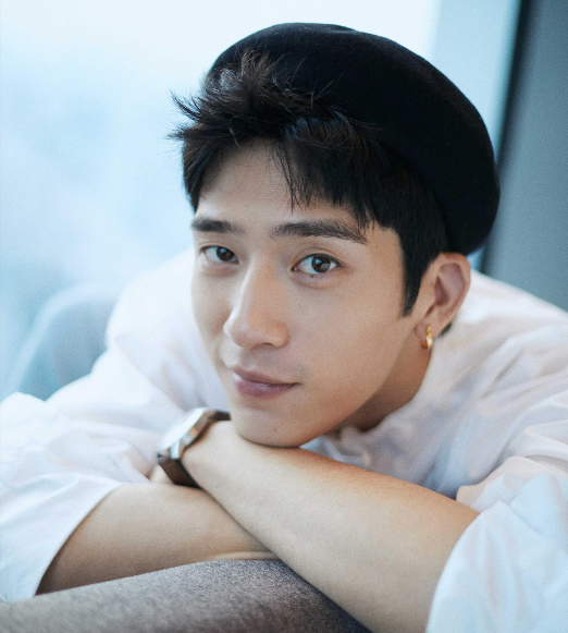 电视剧《新生》引热议，井柏然精湛演技震撼观众，帅气与演技并存