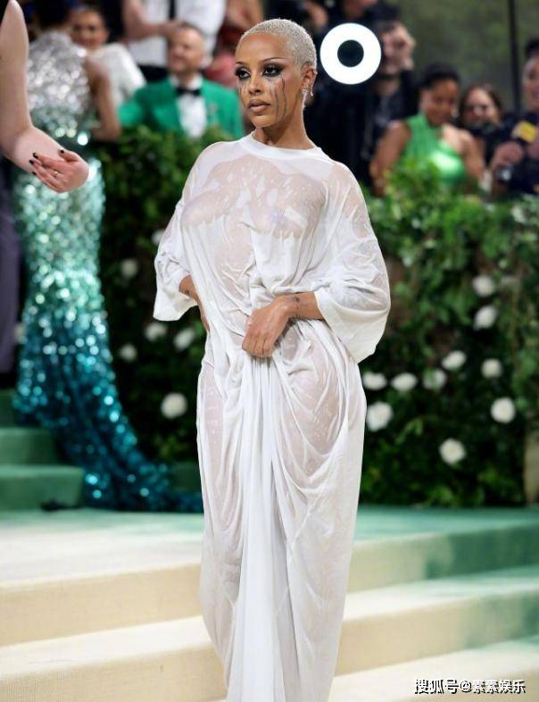 2024MetGala红毯：赞达亚抢眼吸睛，Jennie和邓文迪母女抢镜