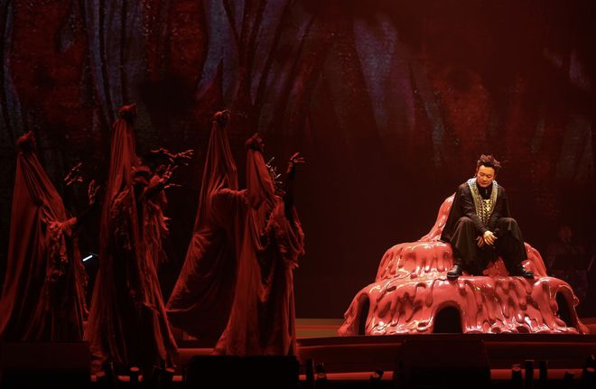 陈奕迅演唱会座无虚席，连唱30首歌冷门曲偏多，甘比舒淇兴奋狂呼