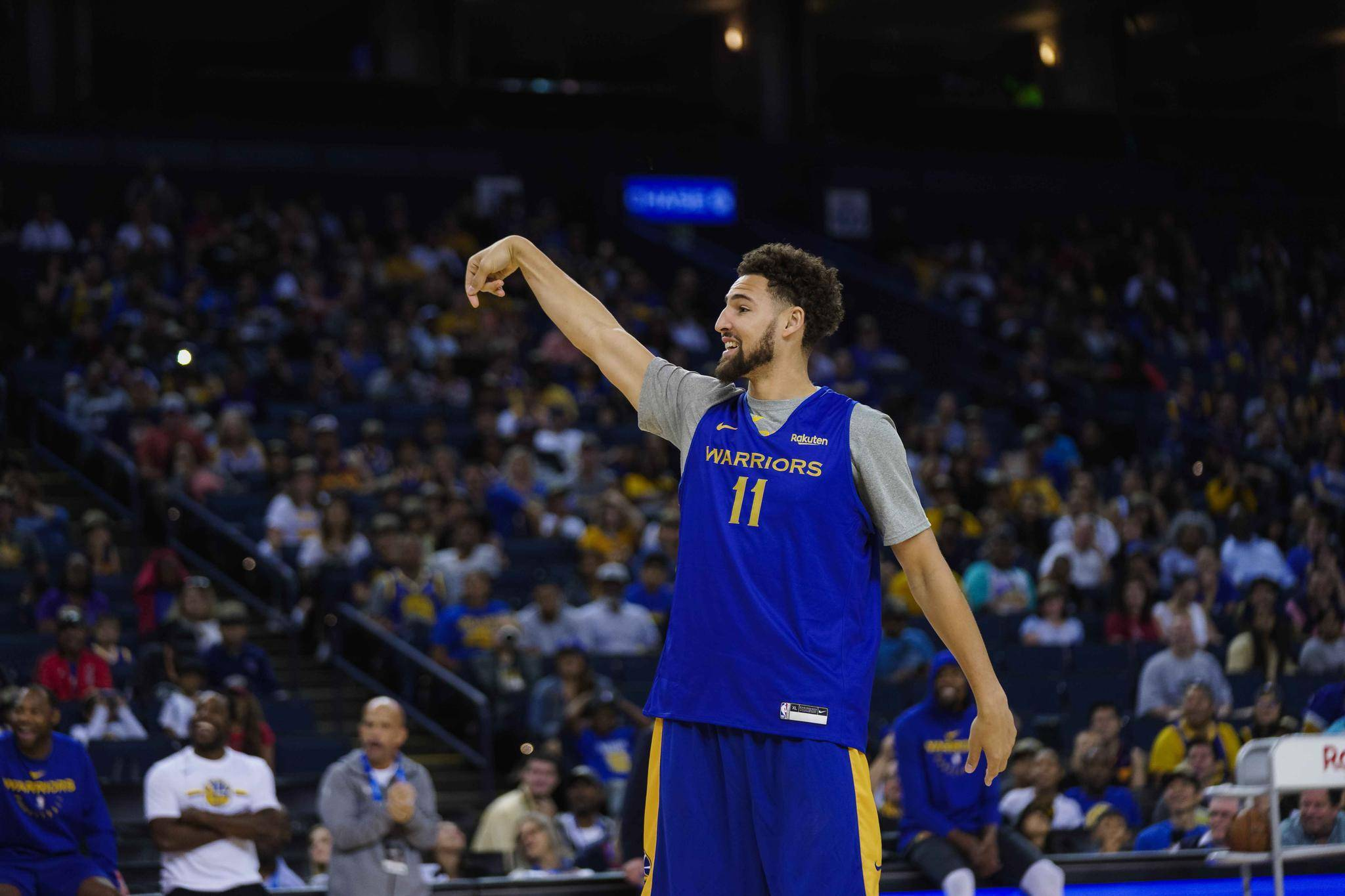 高薪加首发承诺，名记曝汤普森和魔术互有好感，勇士老板已认怂