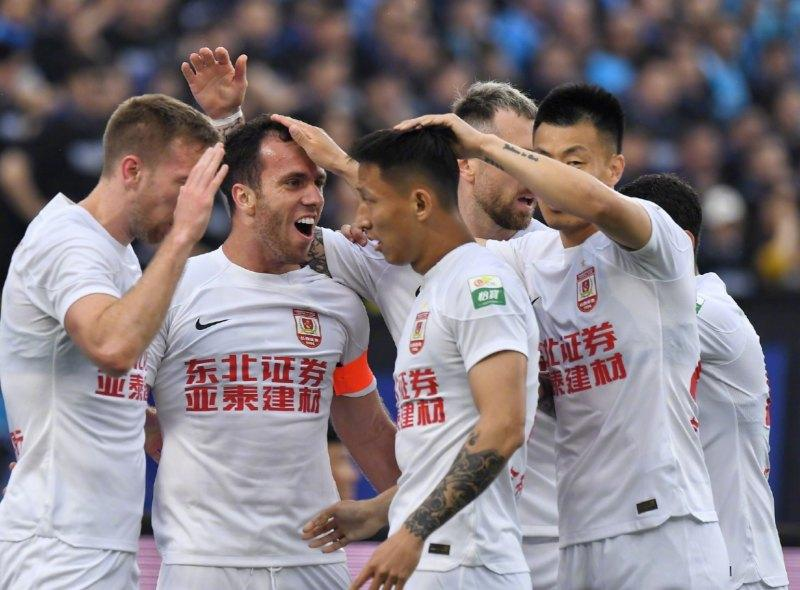 中超积分榜：沪上双雄够恐怖，国安夺城泰山止步，压着打迎首胜