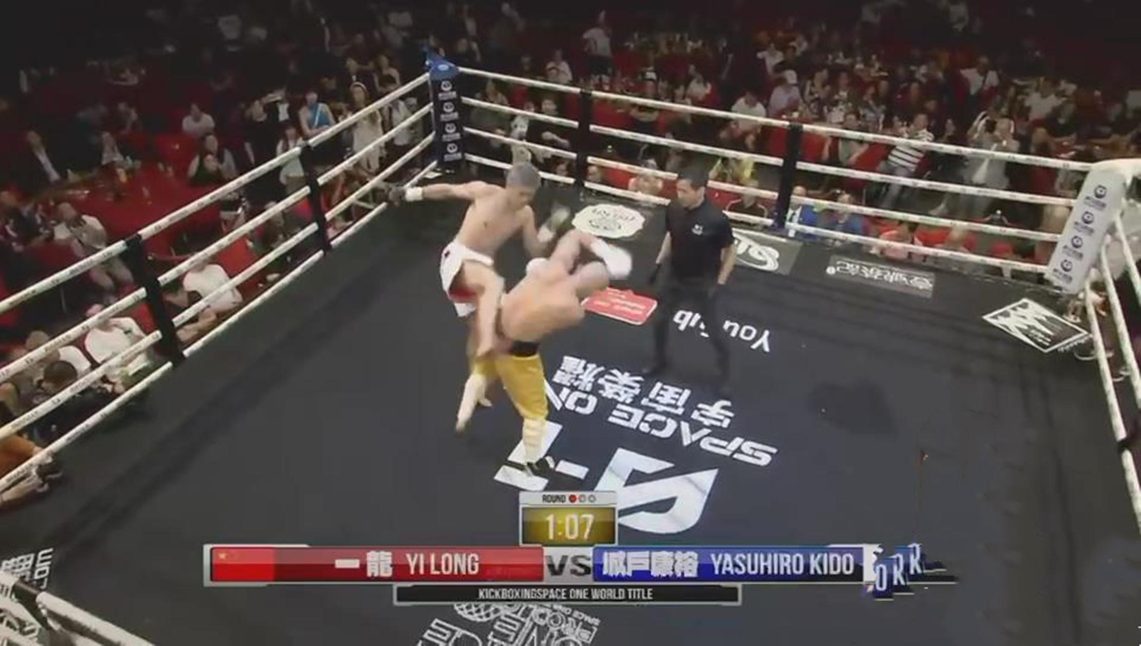 太悲壮！武僧一龙惨遭秒杀，被日本拳手爆头KO，挺尸拳台不省人事