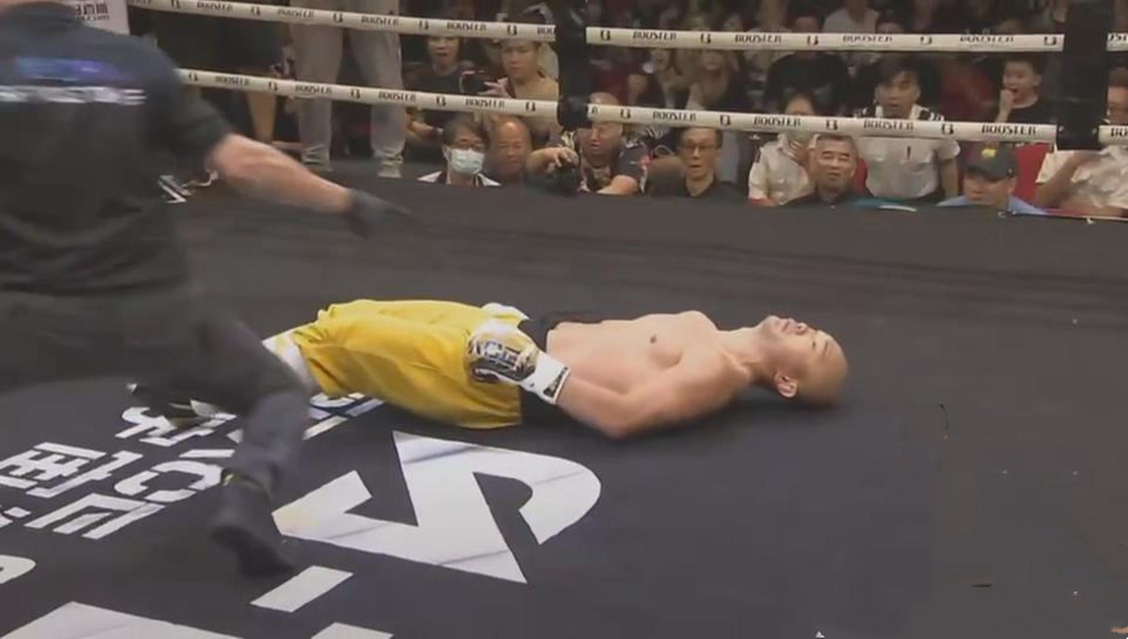 太悲壮！武僧一龙惨遭秒杀，被日本拳手爆头KO，挺尸拳台不省人事