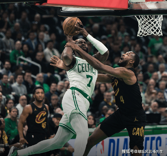 原创            NBA东部半决赛：凯尔特人120-95大胜骑士，布朗32分带队赢得开门红